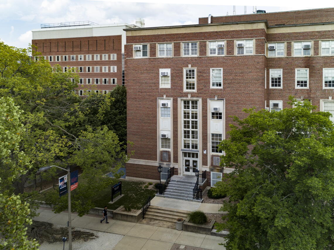 Roger Adams Lab exterior photo