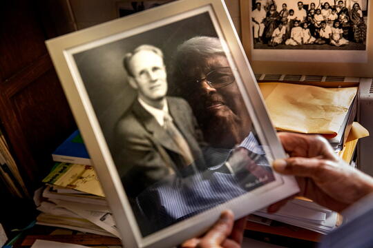 Govindjee with a photo of his mentor, professor Robert Emerson. Photo by Fred Zwicky.