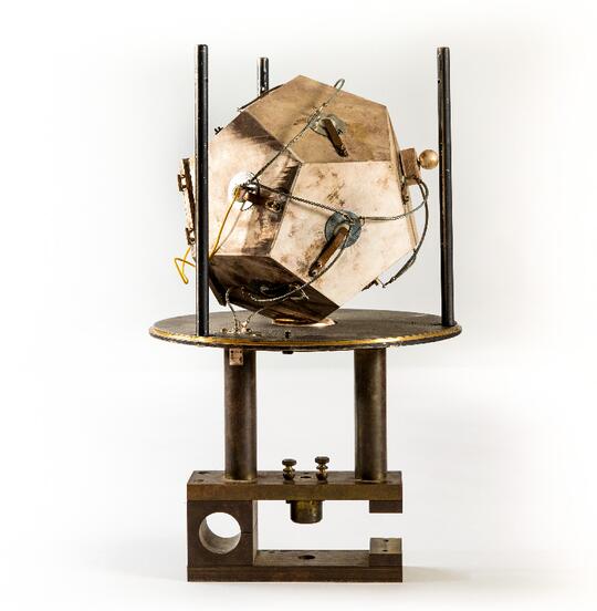 Govindjee’s former graduate student Carl Cederstrand built this dodecahedron with 12 photocells. With this instrument, they demonstrated the physical presence of different spectral forms of chlorophyll a. Govindjee had earlier determined that the different spectral forms of chlorophyll a must contribute to different photochemical reactions in photosynthesis.