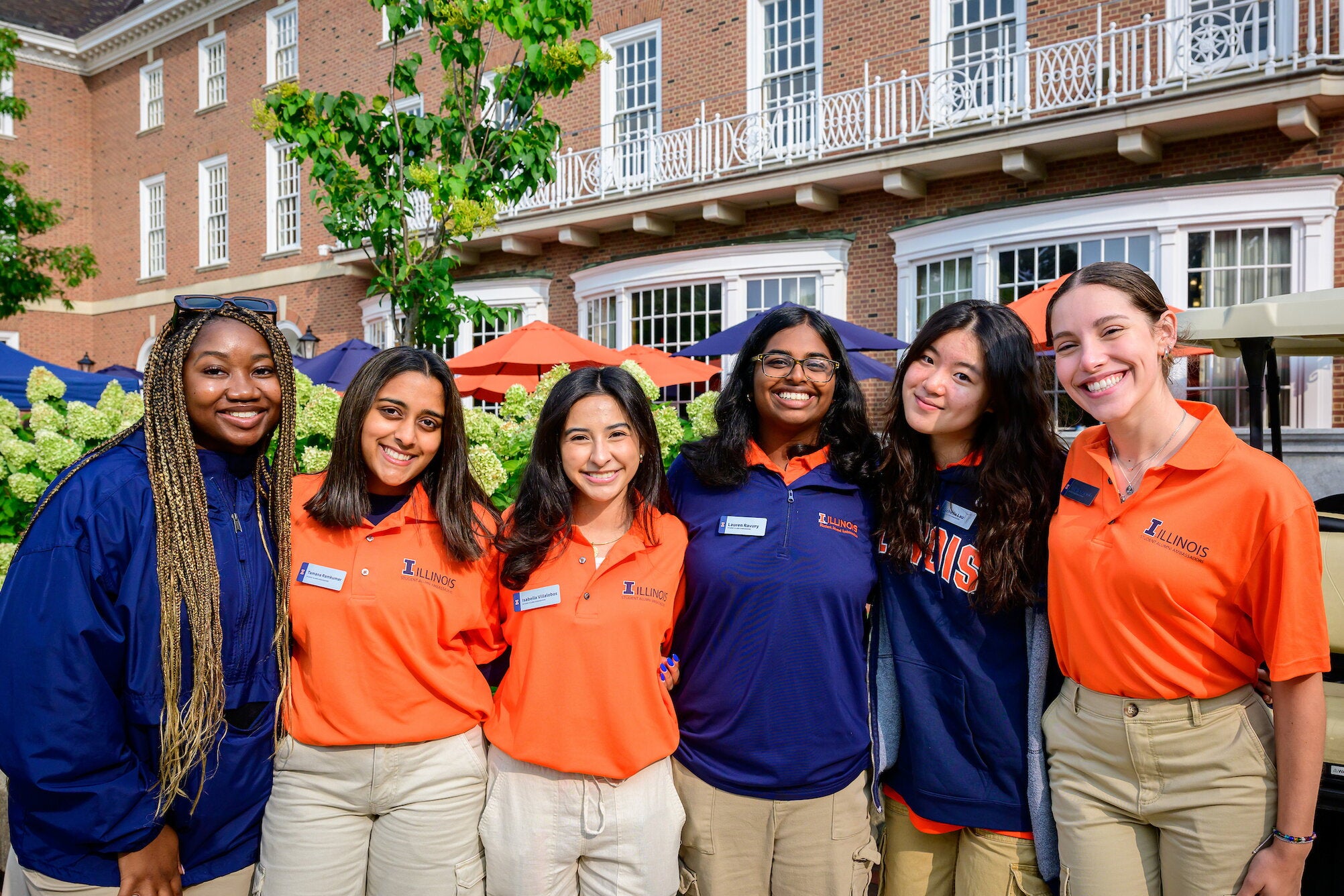 student alumni ambassadors at Homecoming