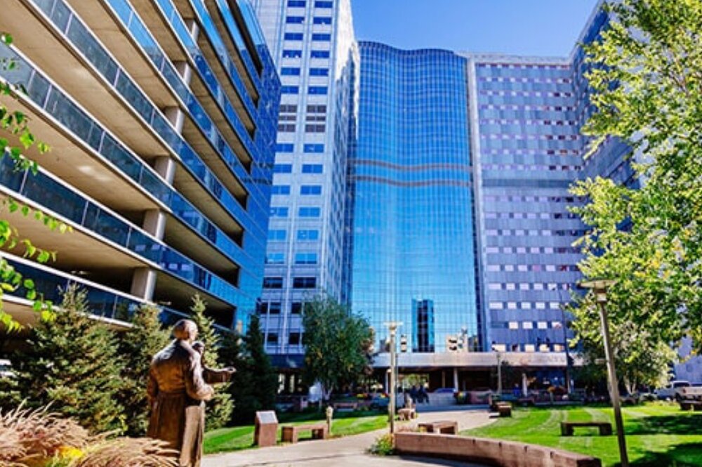 Exterior of Mayo Clinic in the summer