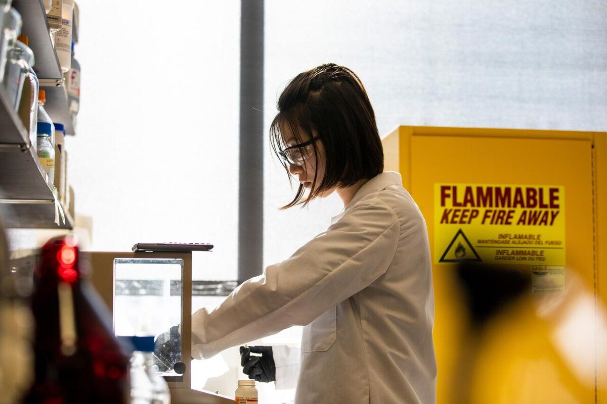 A microbiology graduate student conducts research at IGB