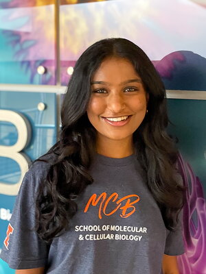 headshot of Diya Shah