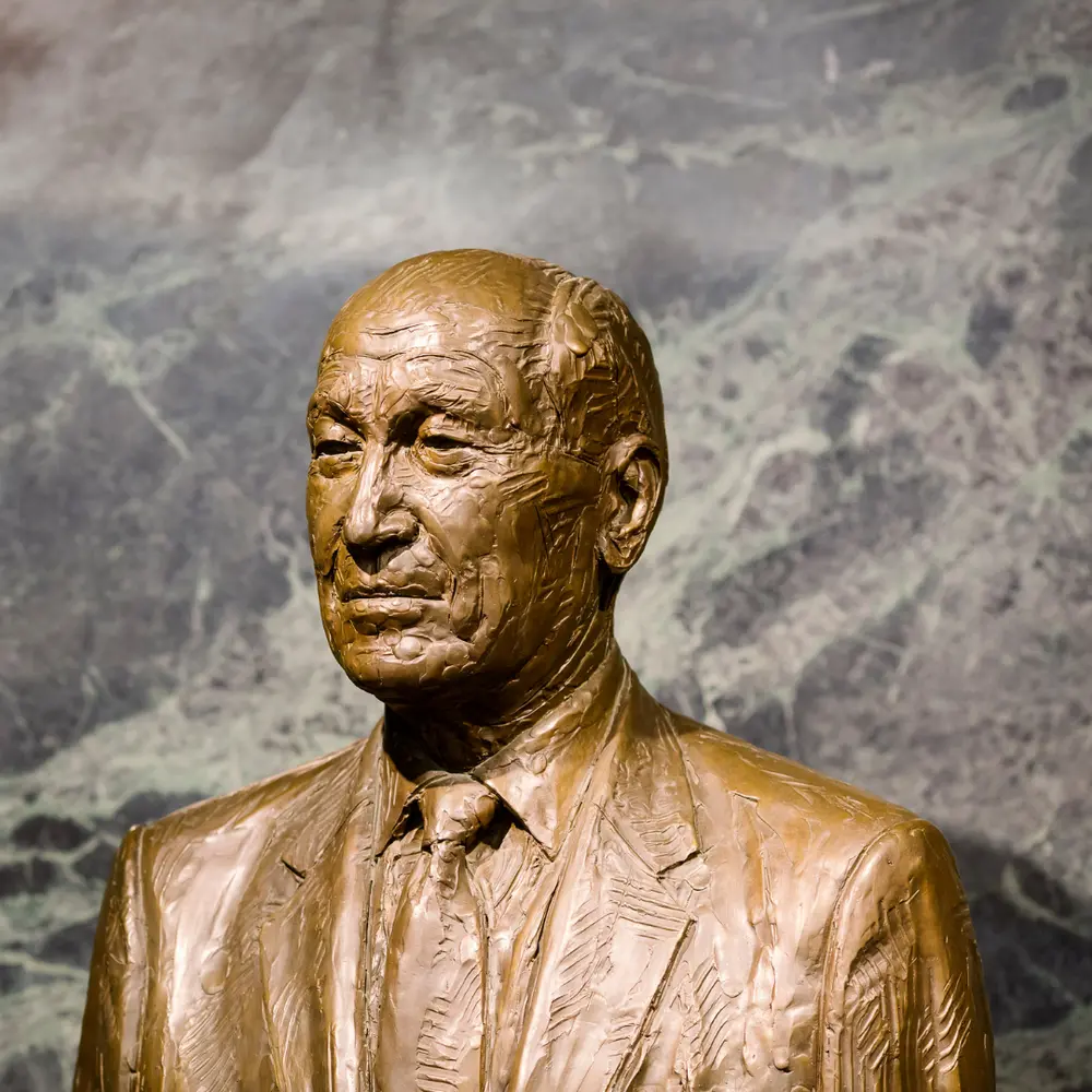 Bust of Arnold Beckman.