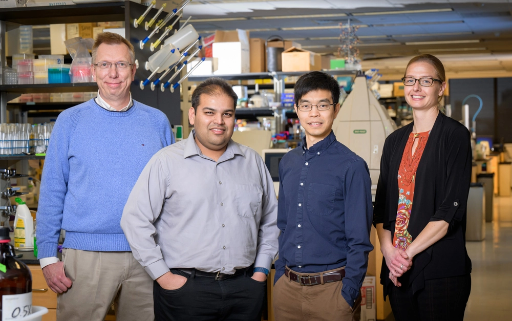 Group photo of University of Illinois scientists who are receiving the HHMI research funding for influenza research